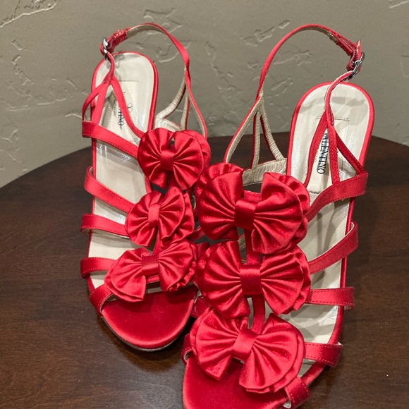 Valentino Garavani Red Satin Strappy Bow Heels, MISMATE, Right 7.5, Left 6.5 - Picture 3 of 13